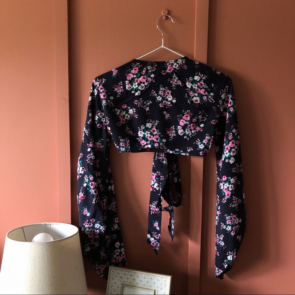 NWOT F21 Floral Cropped Wrap Top - Picture 3 of 3
